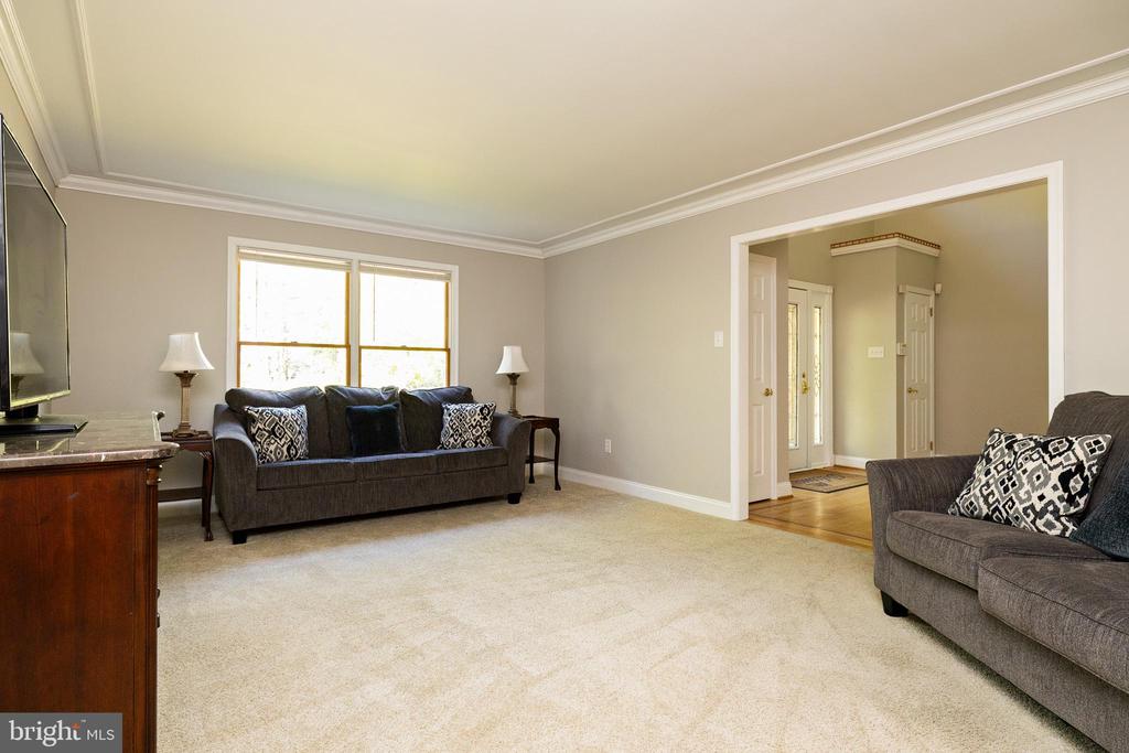 8 CANTERBURY COURT