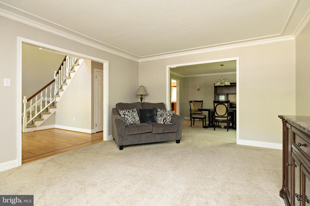 8 CANTERBURY COURT