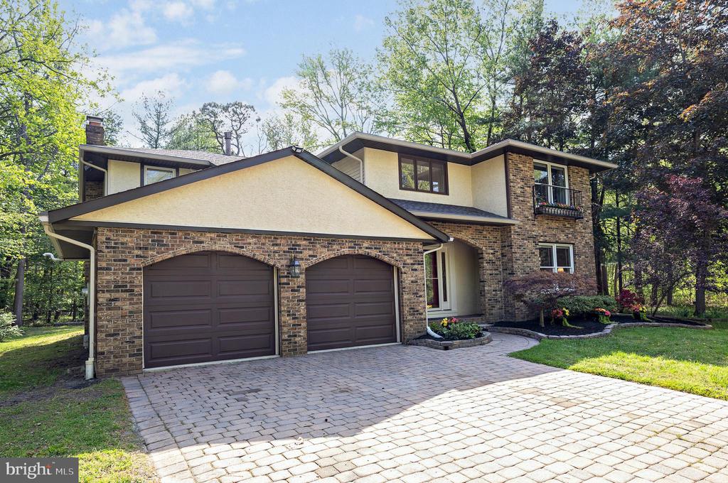 8 CANTERBURY COURT