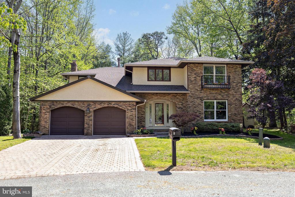 8 CANTERBURY COURT