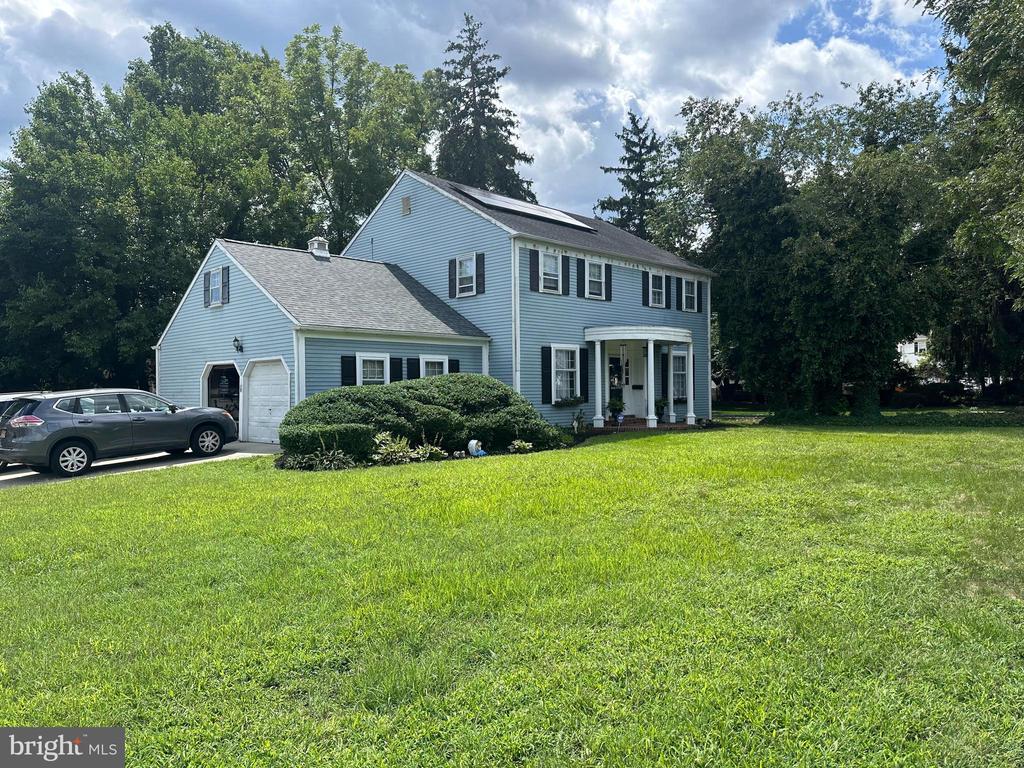 124 E Maple Ave