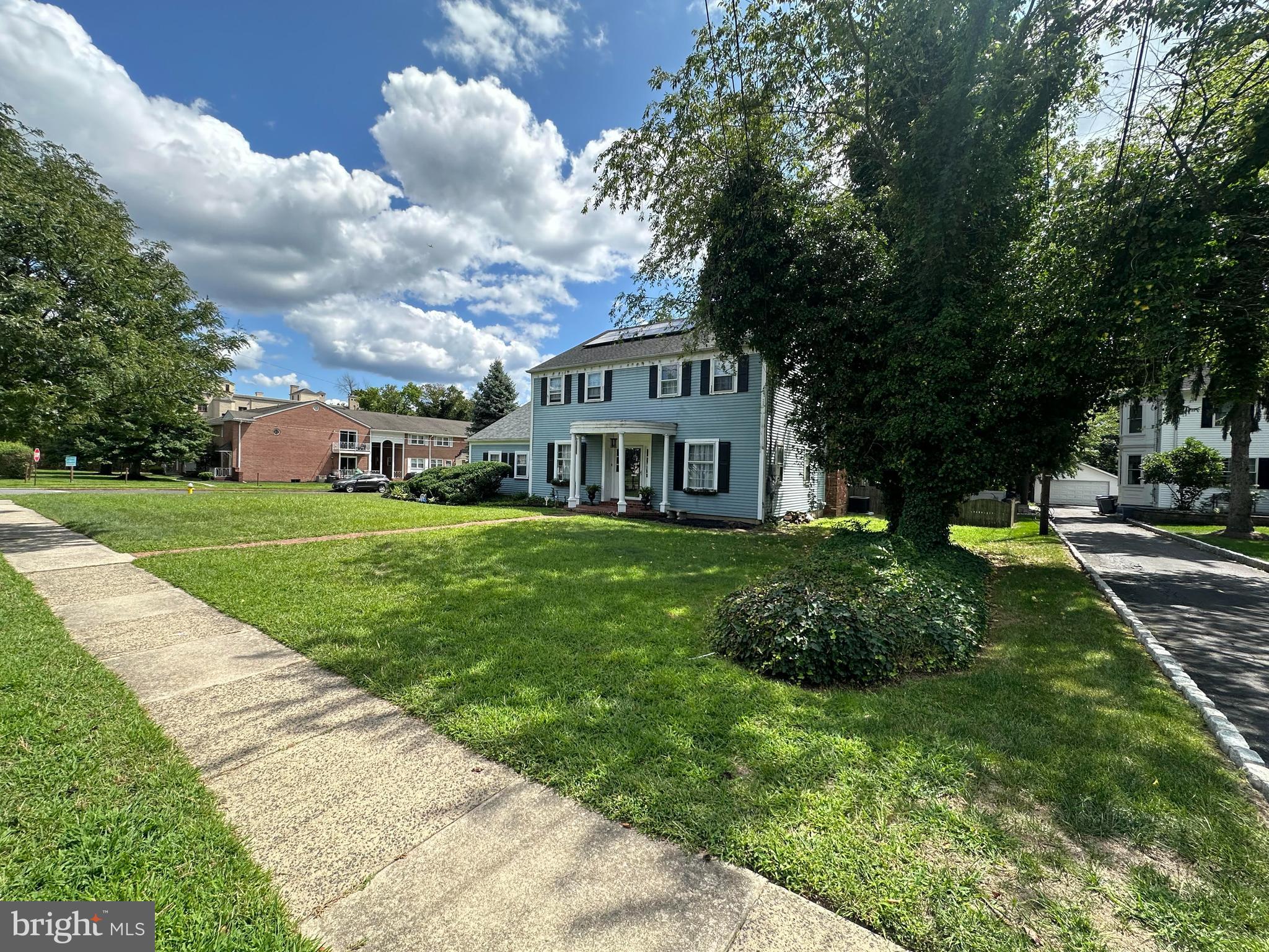 124 E Maple Ave
