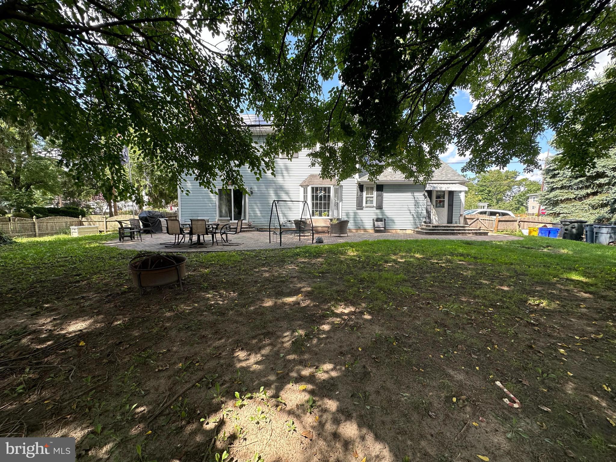 124 E Maple Ave