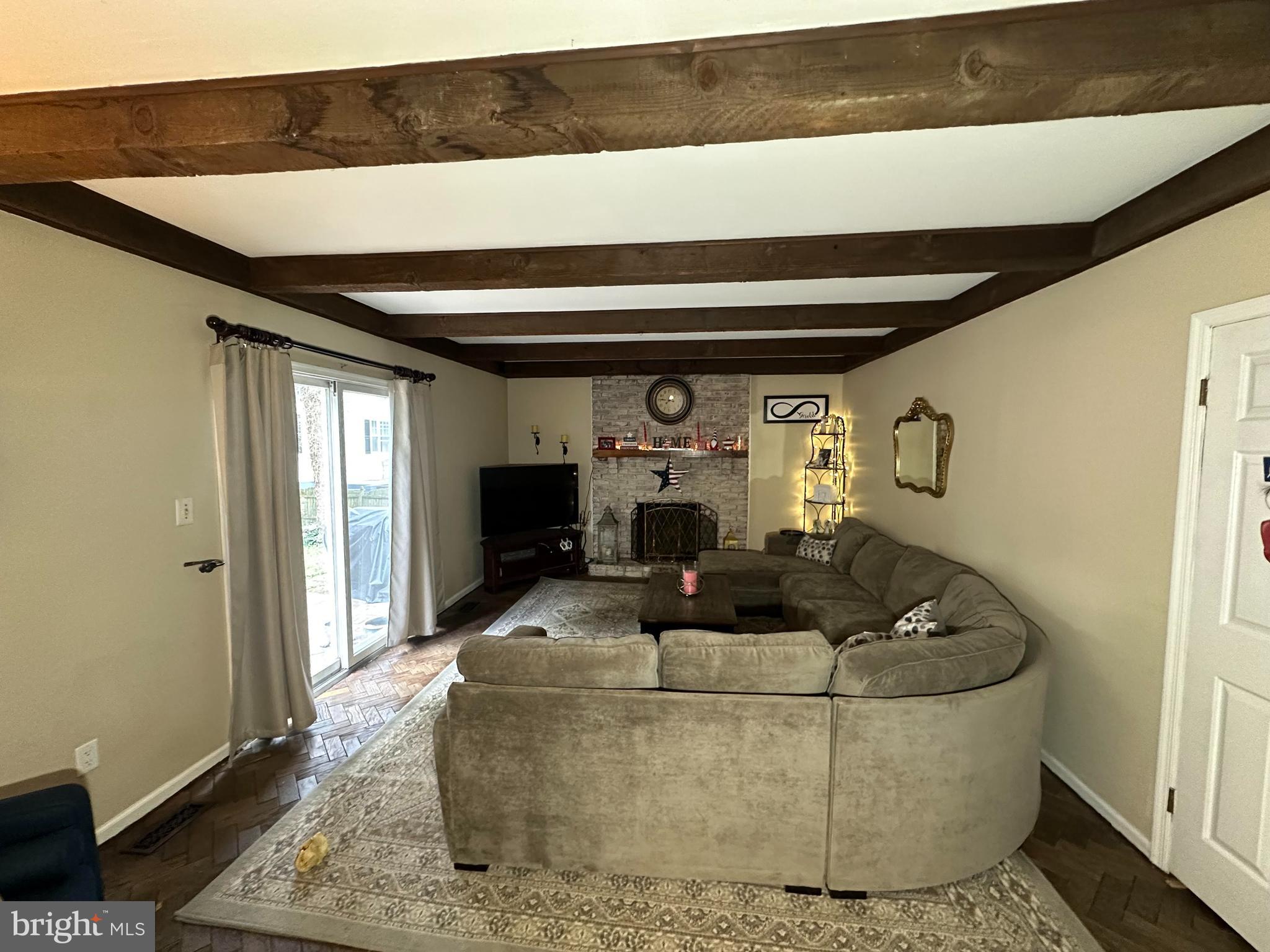 124 E Maple Ave