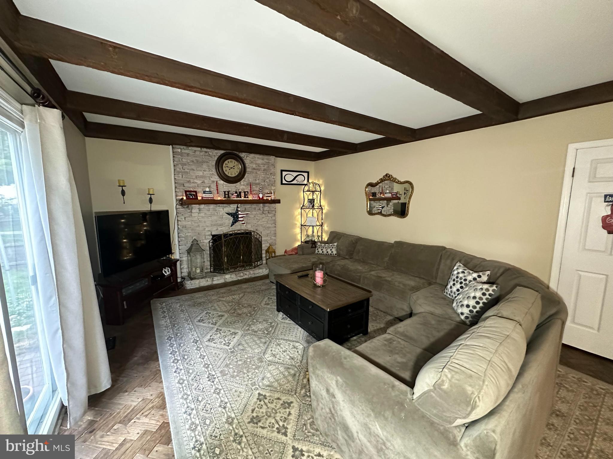124 E Maple Ave