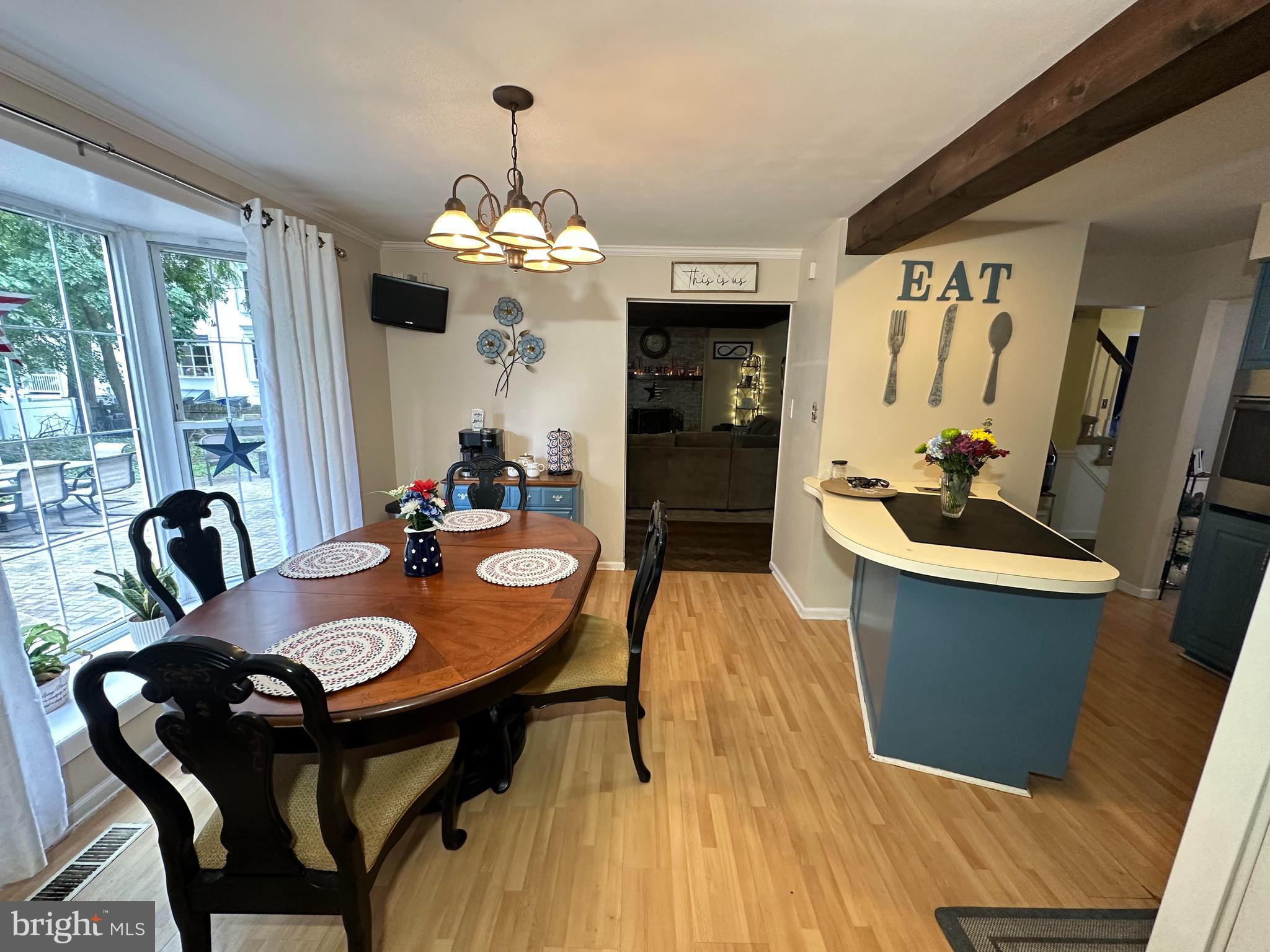 124 E Maple Ave