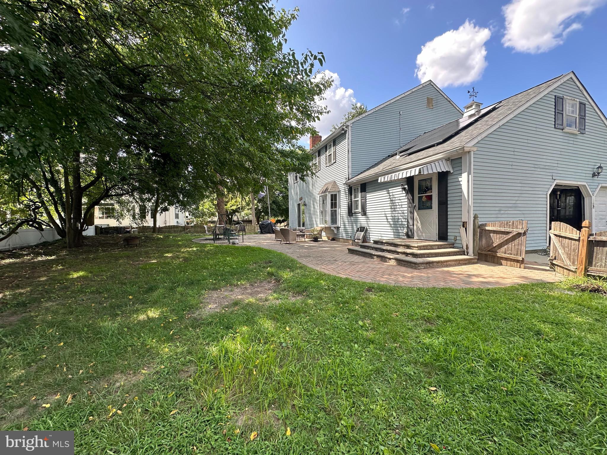 124 E Maple Ave