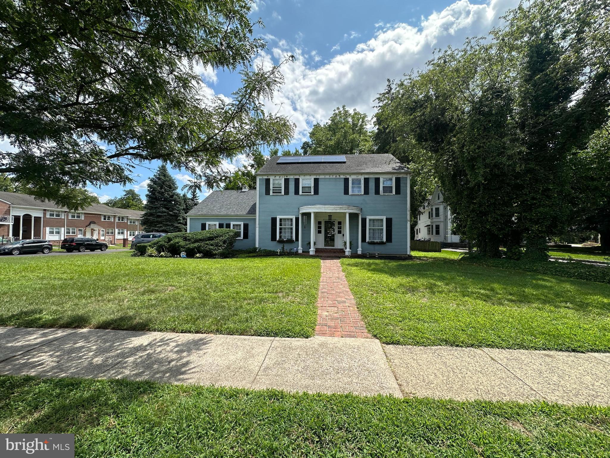 124 E Maple Ave