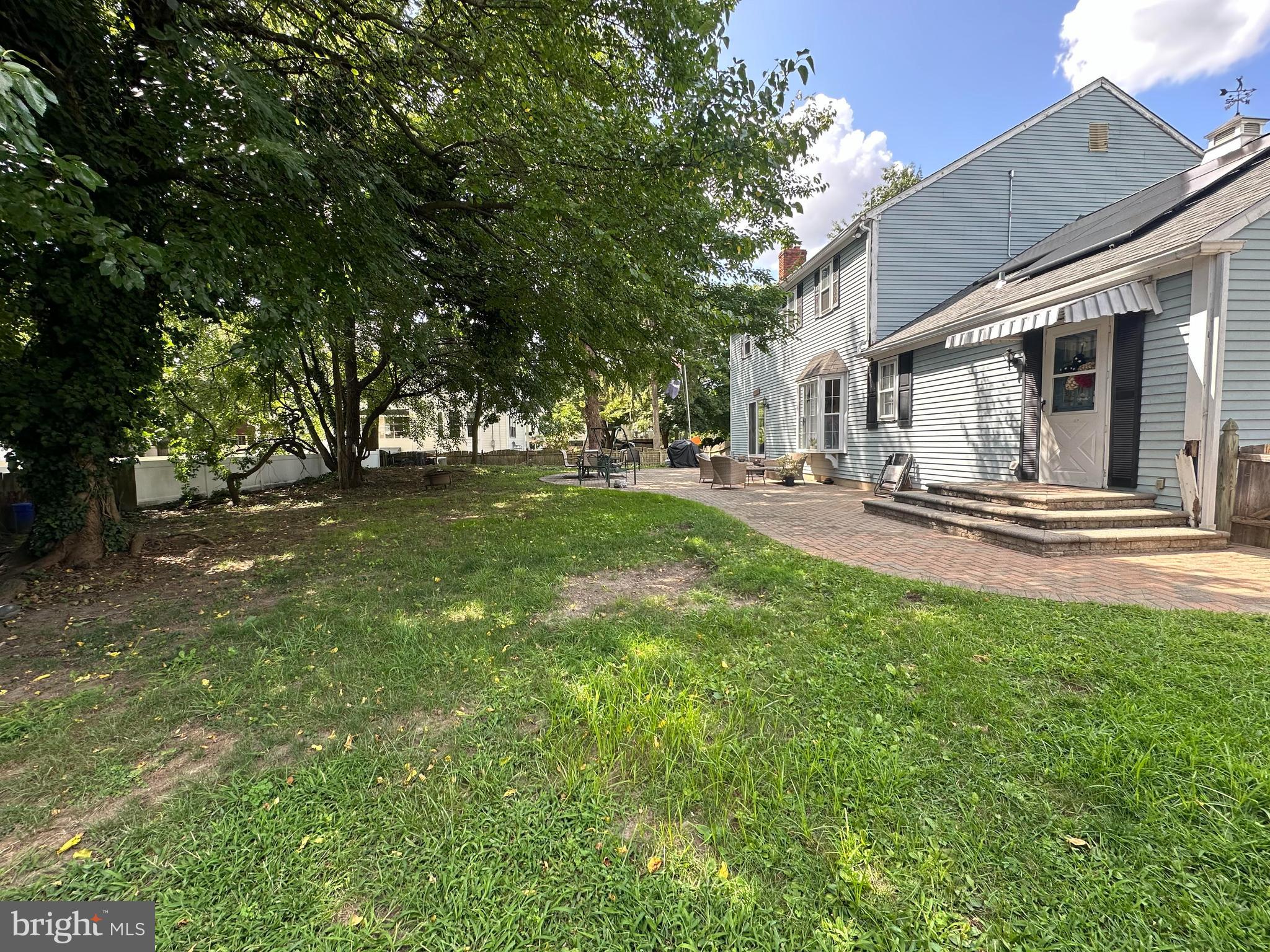 124 E Maple Ave