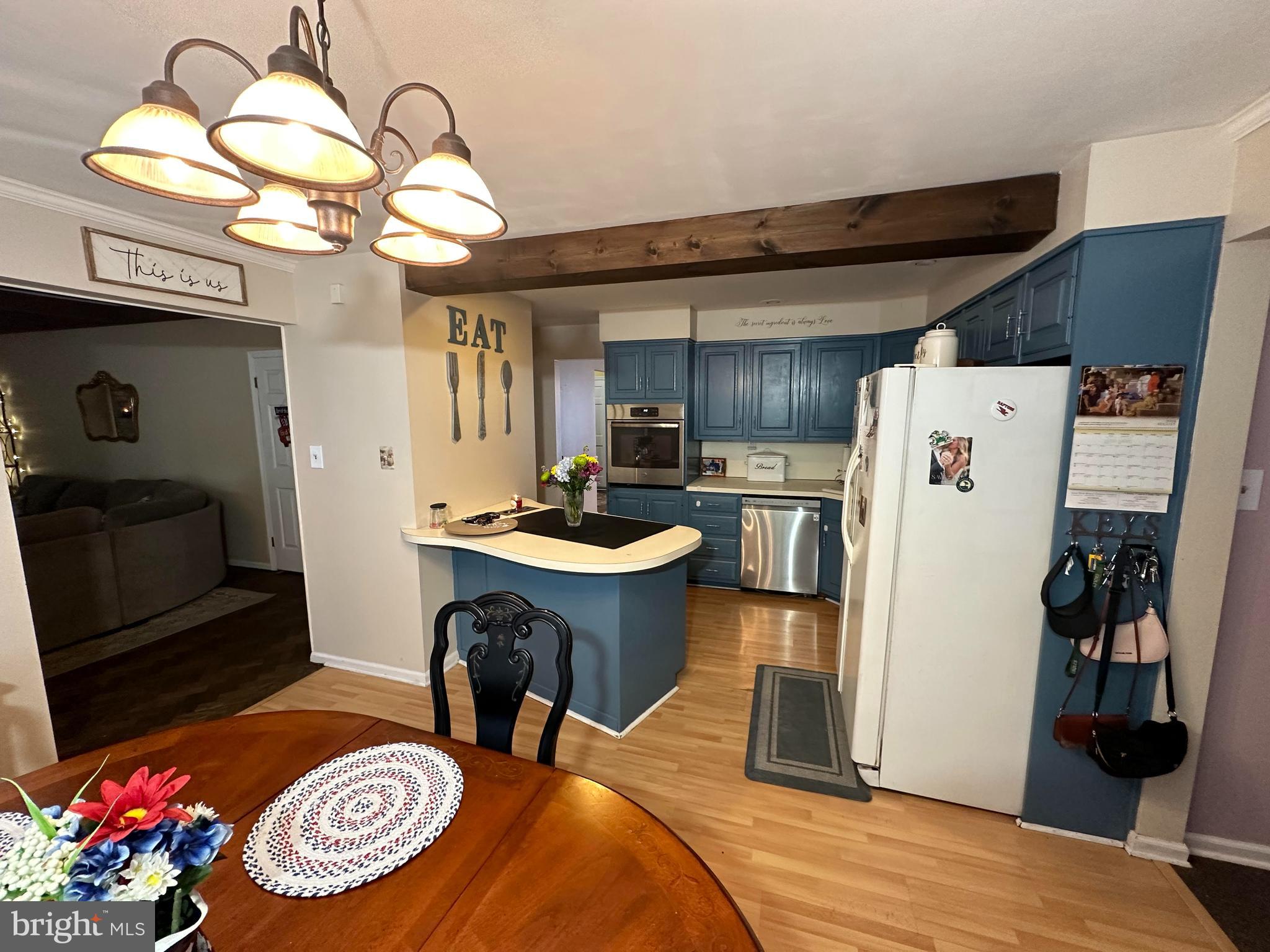 124 E Maple Ave