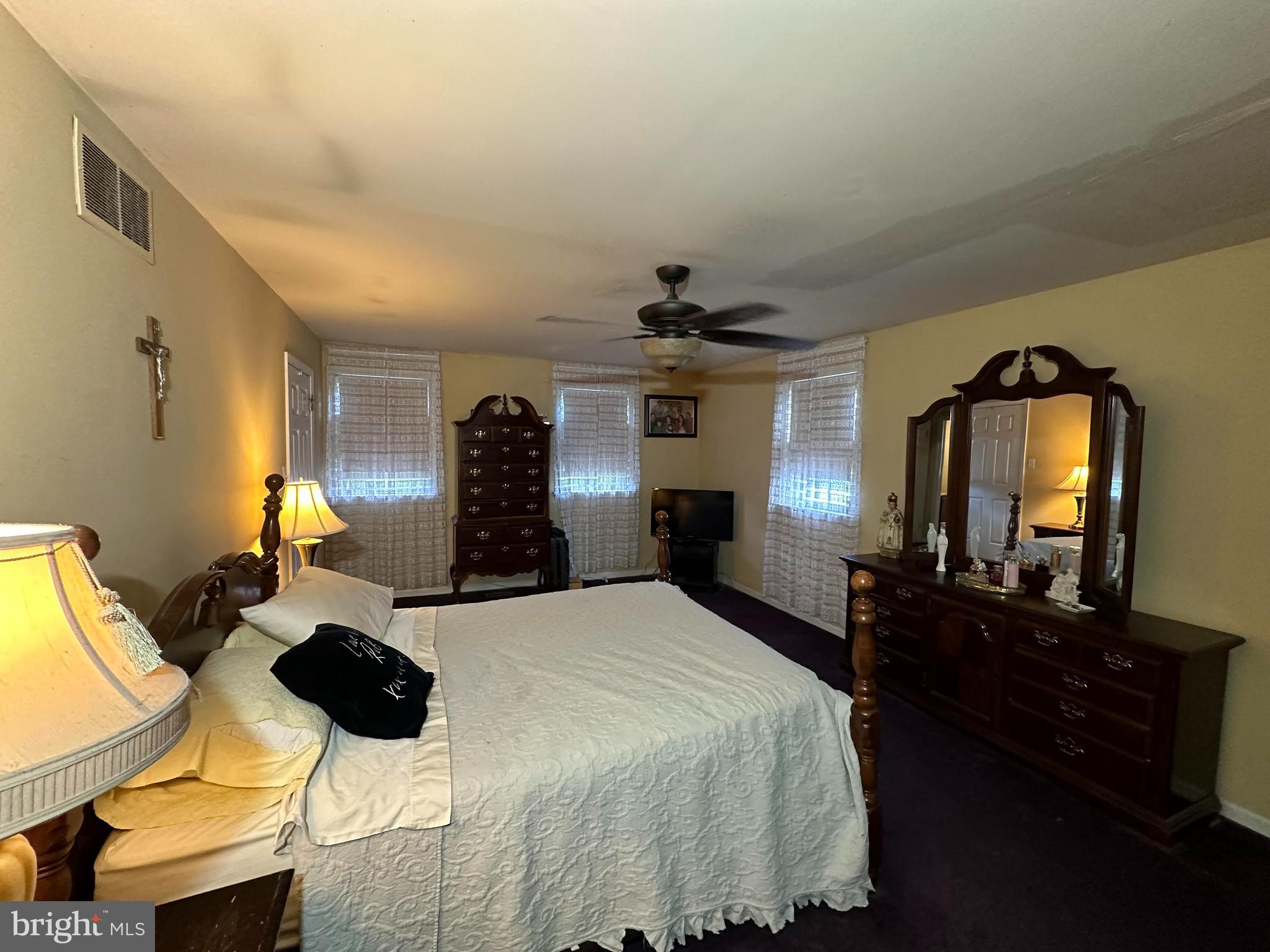 124 E Maple Ave