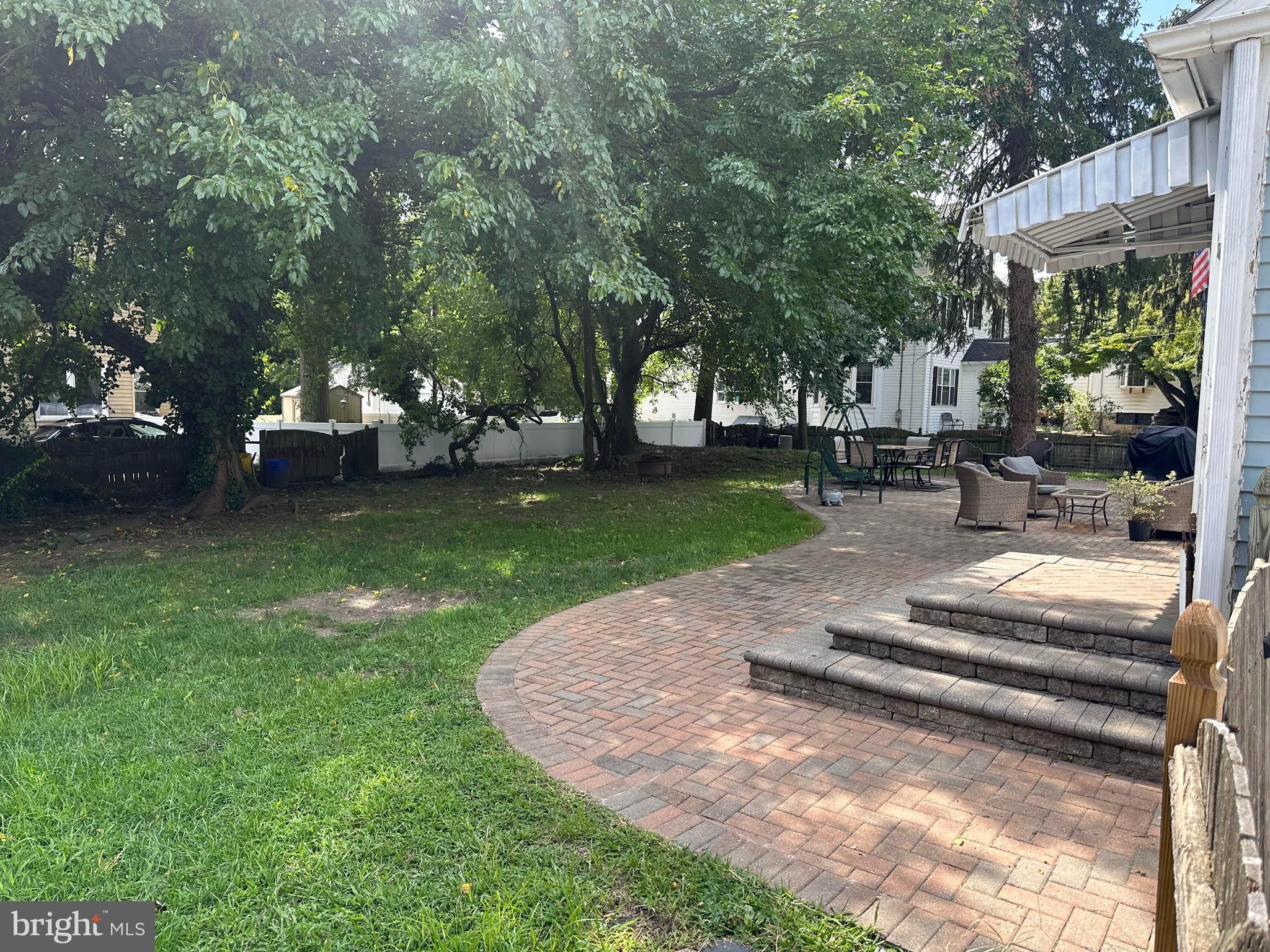 124 E Maple Ave