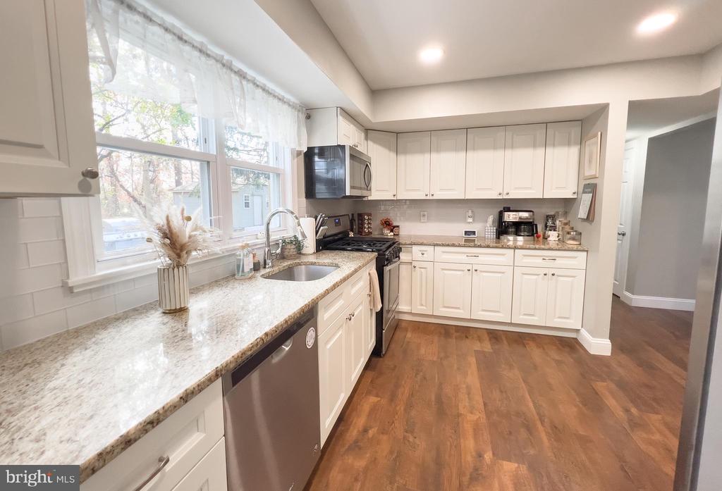 16 Arborwood Ln