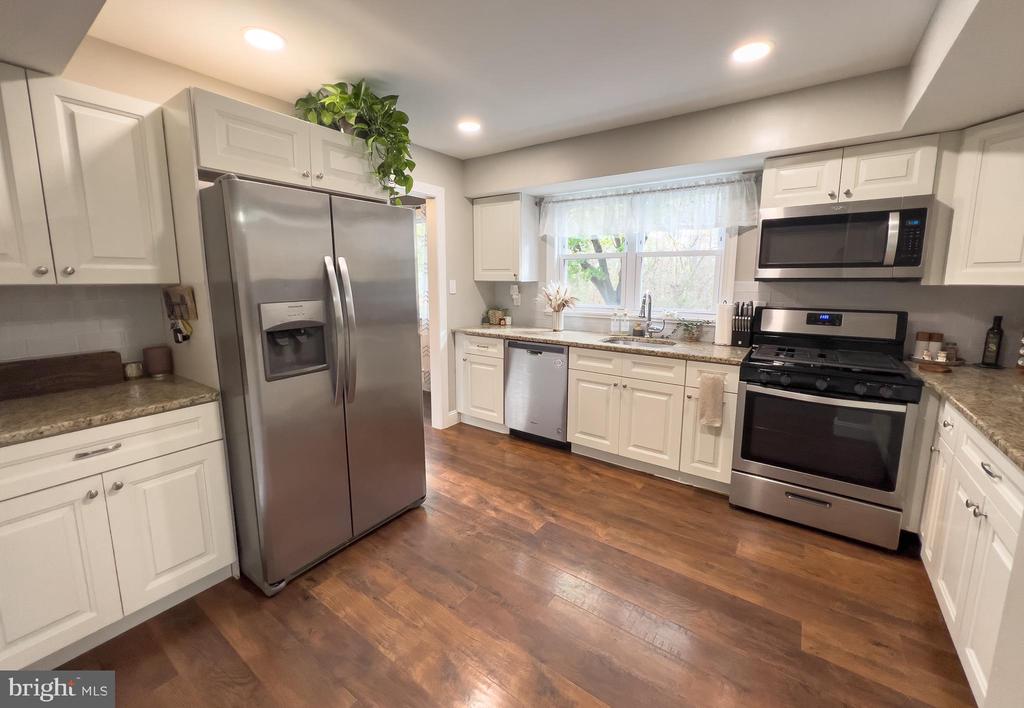 16 Arborwood Ln
