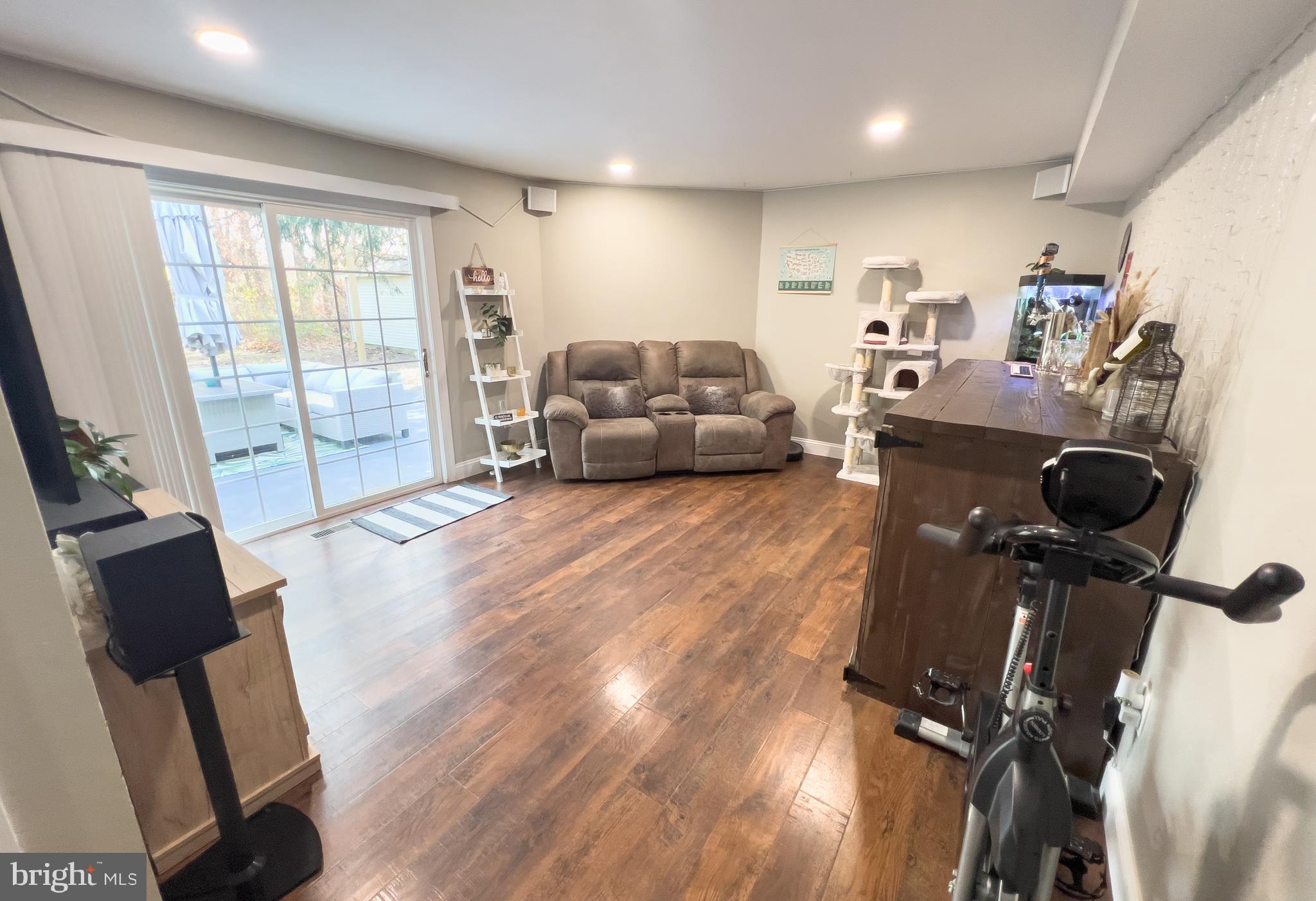 16 Arborwood Ln