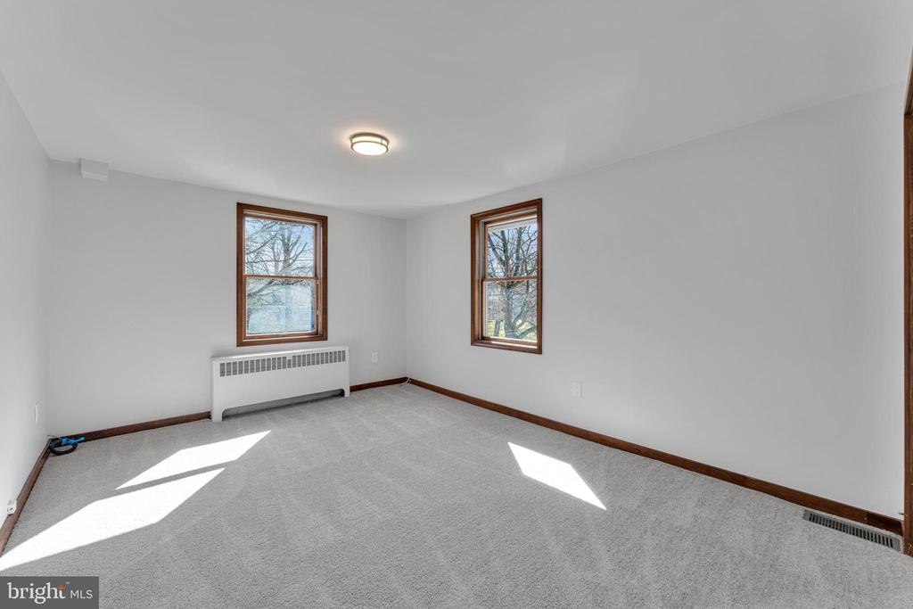 10 COLES AVENUE