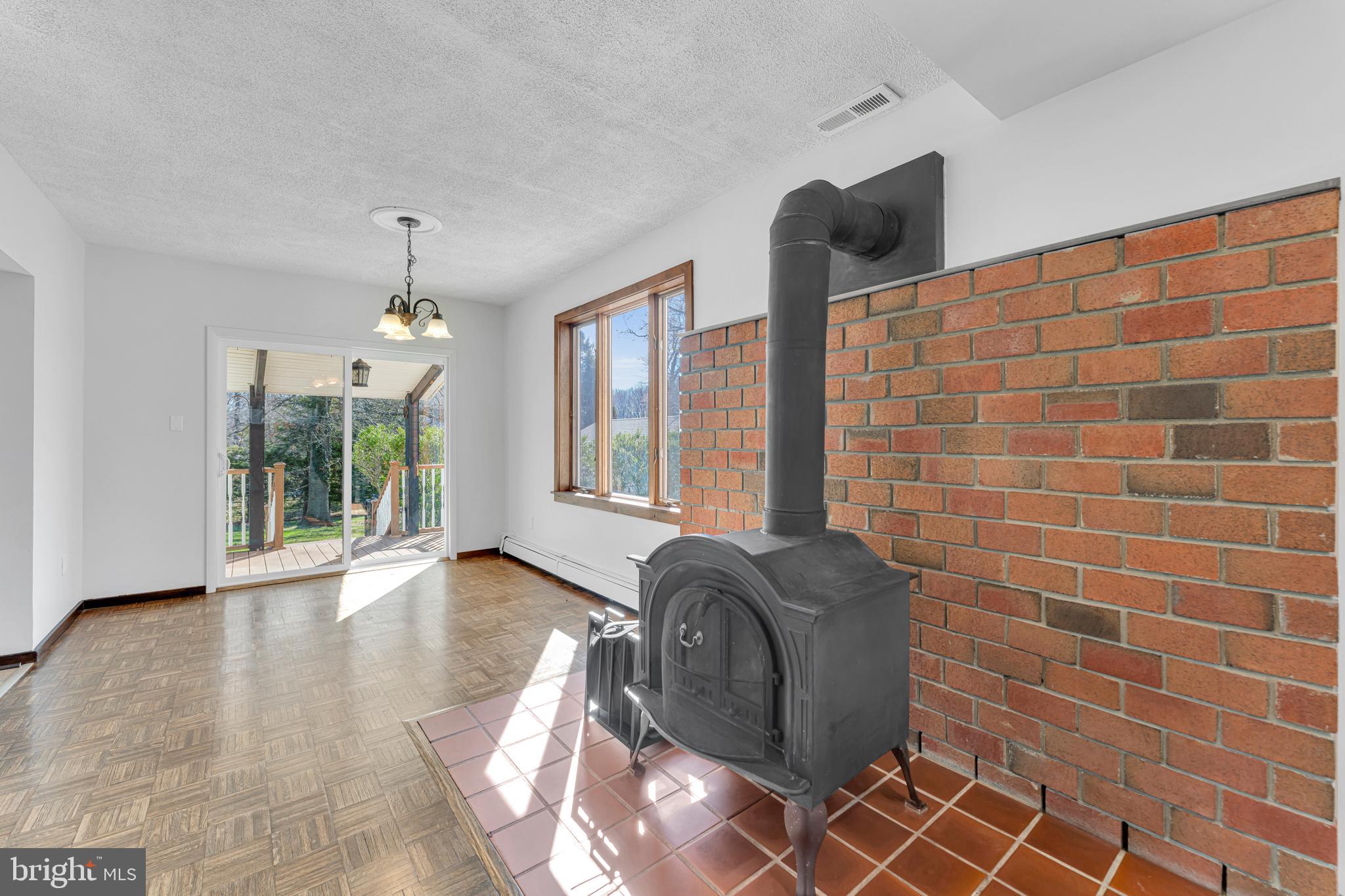 10 COLES AVENUE