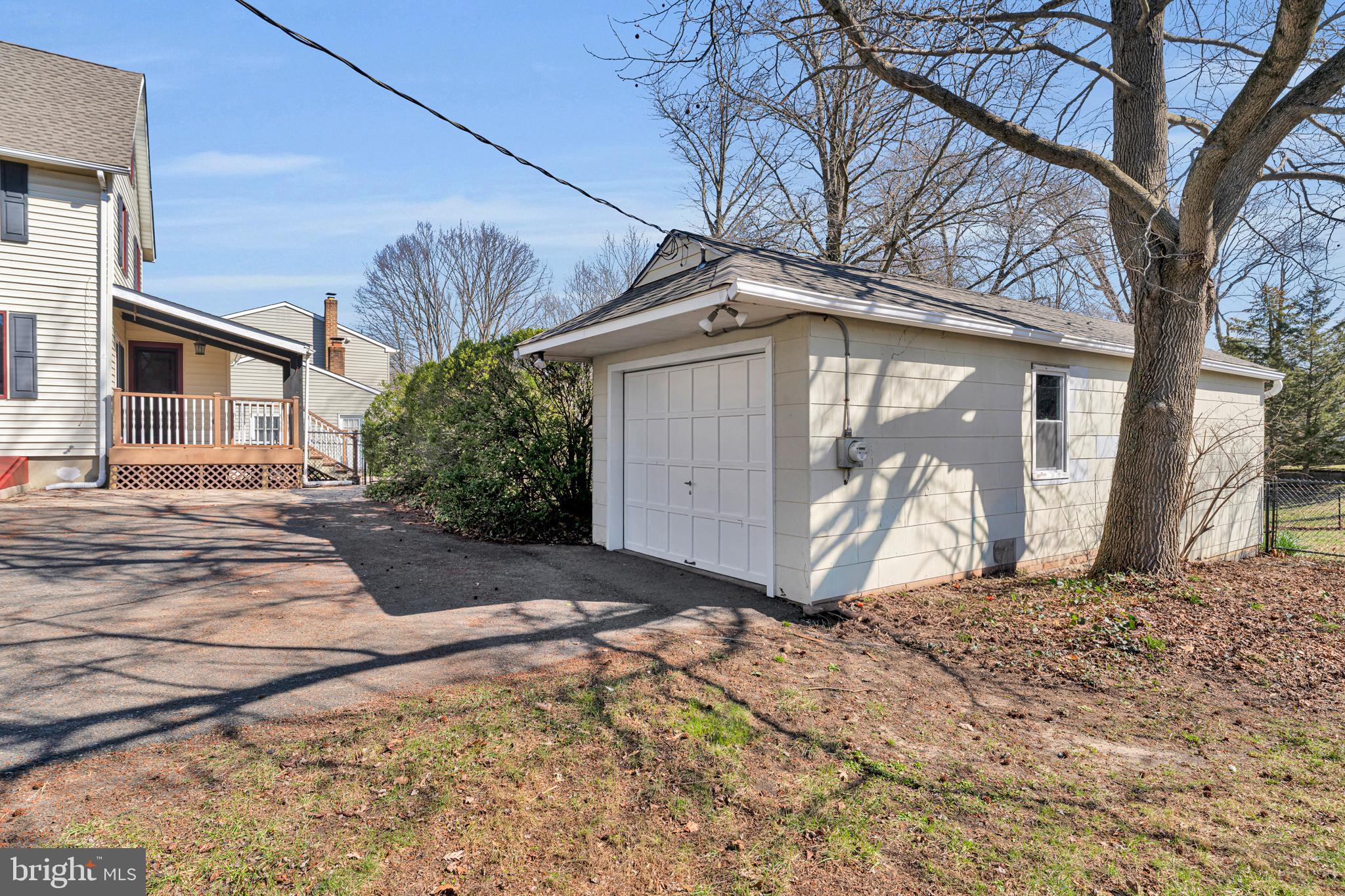 10 COLES AVENUE
