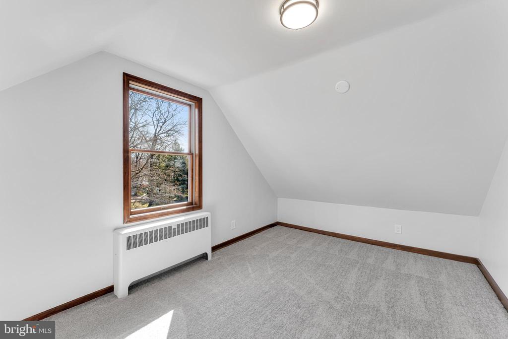 10 COLES AVENUE
