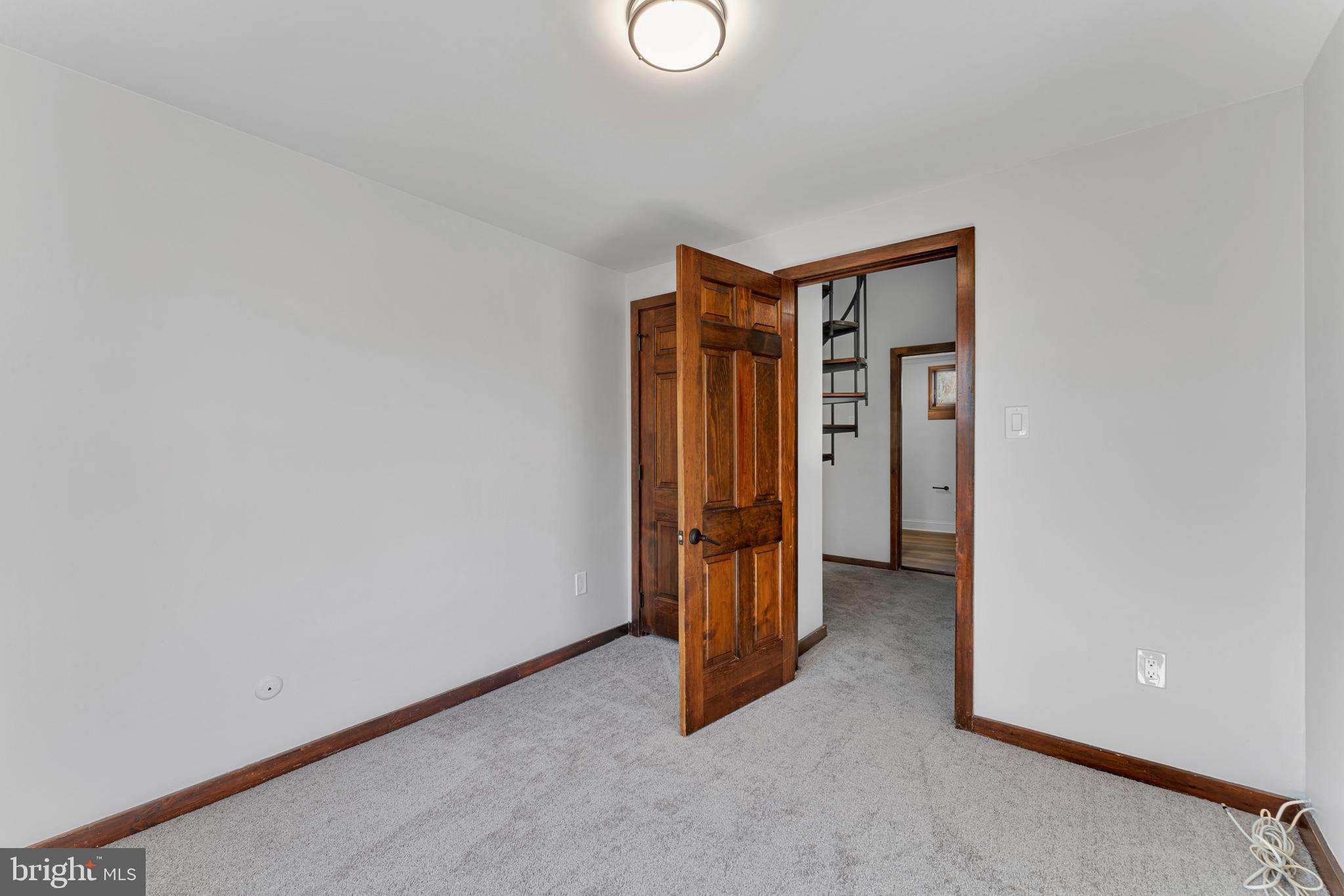 10 COLES AVENUE