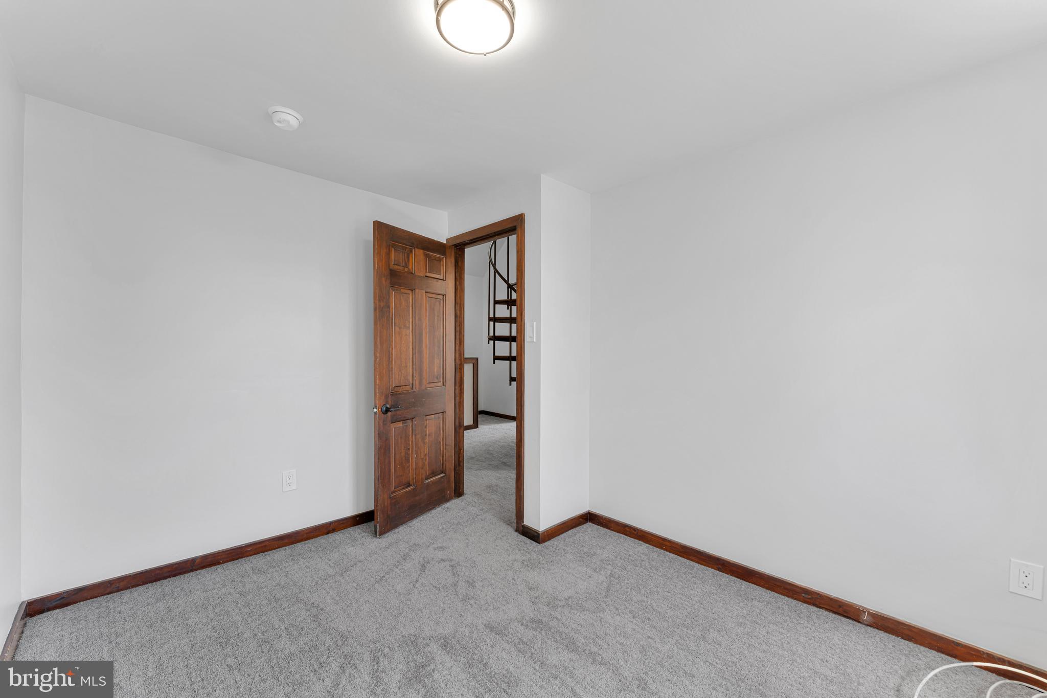 10 COLES AVENUE