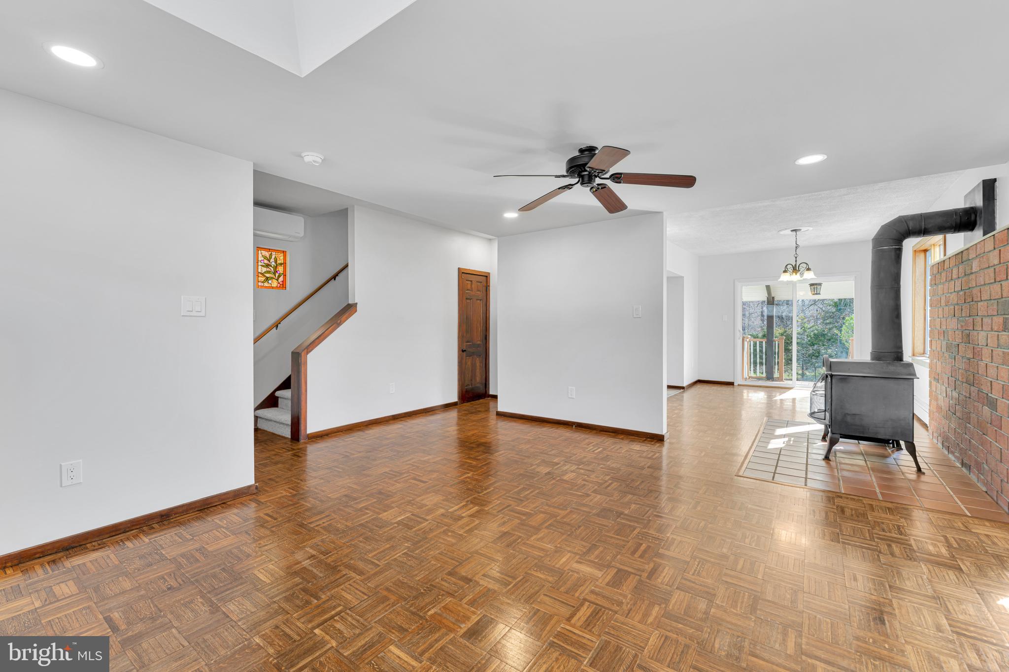 10 COLES AVENUE