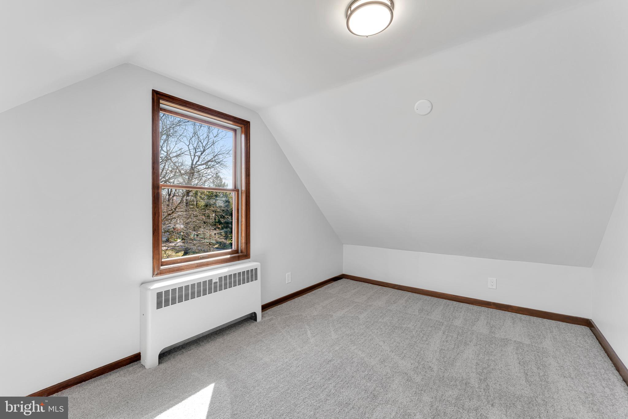 10 COLES AVENUE