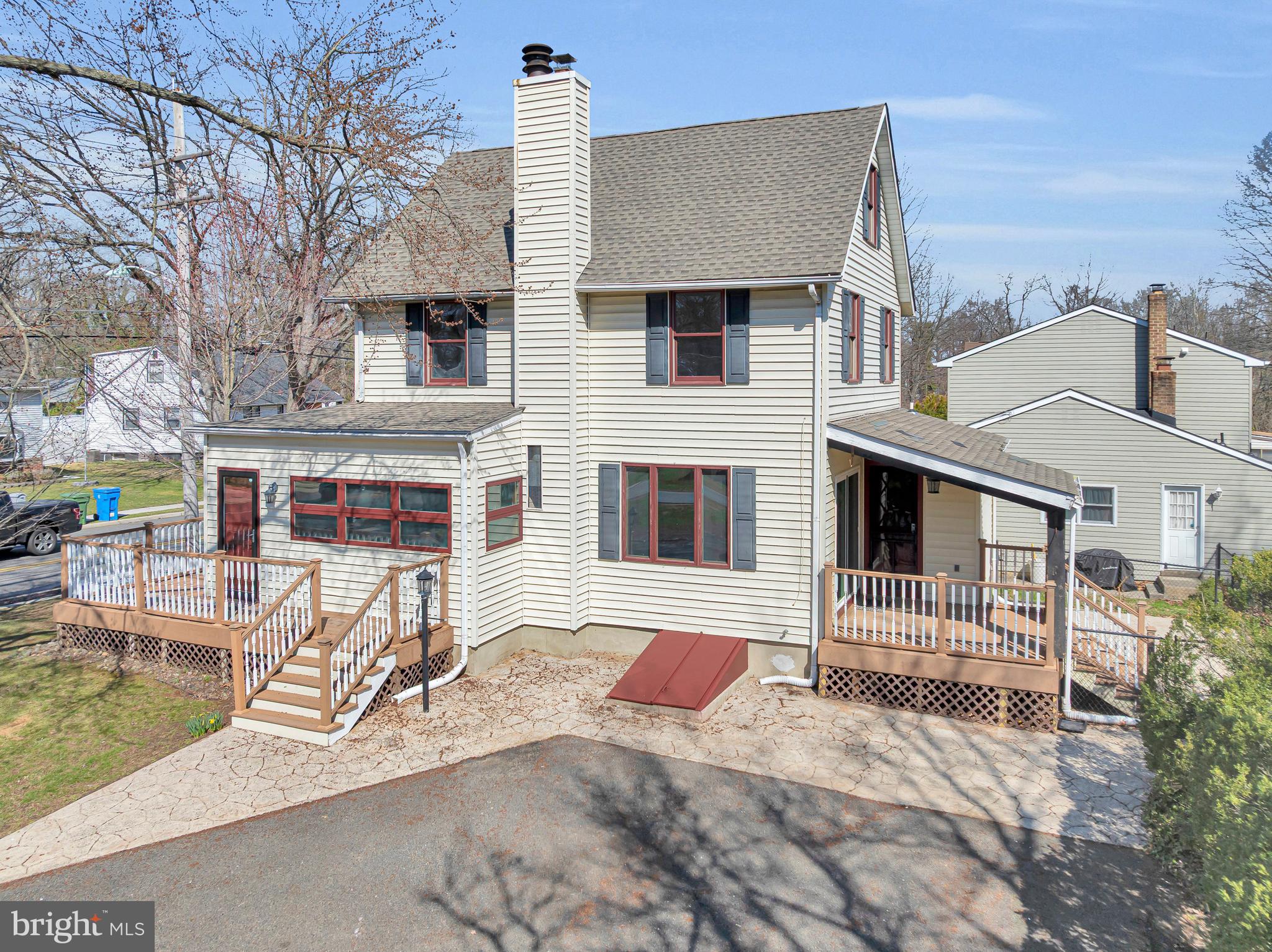 10 COLES AVENUE