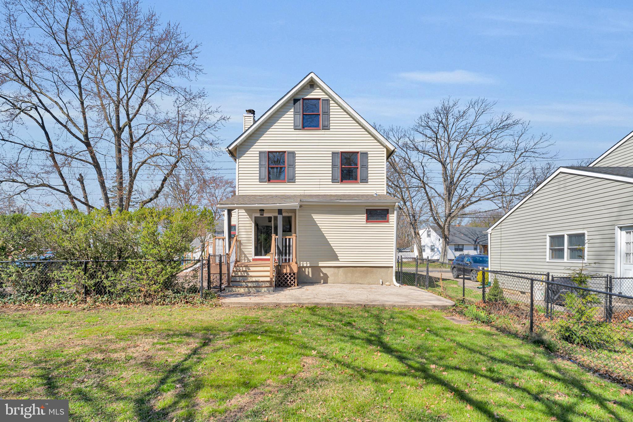 10 COLES AVENUE