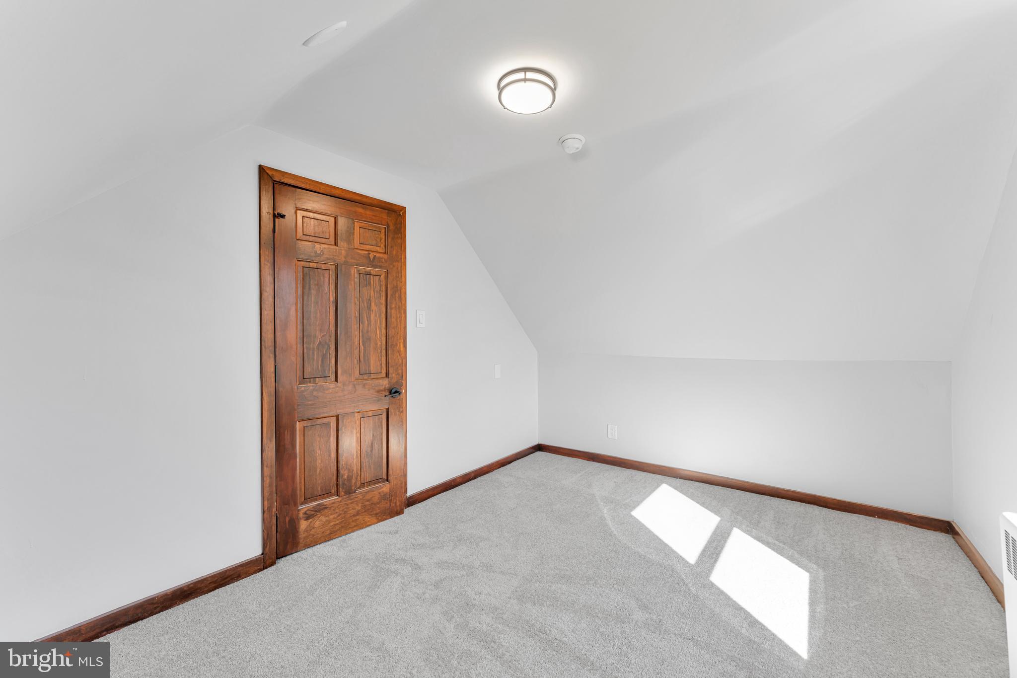 10 COLES AVENUE