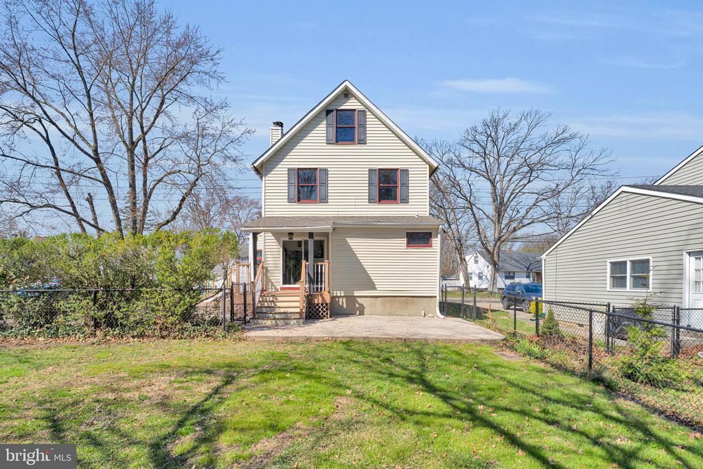 10 COLES AVENUE