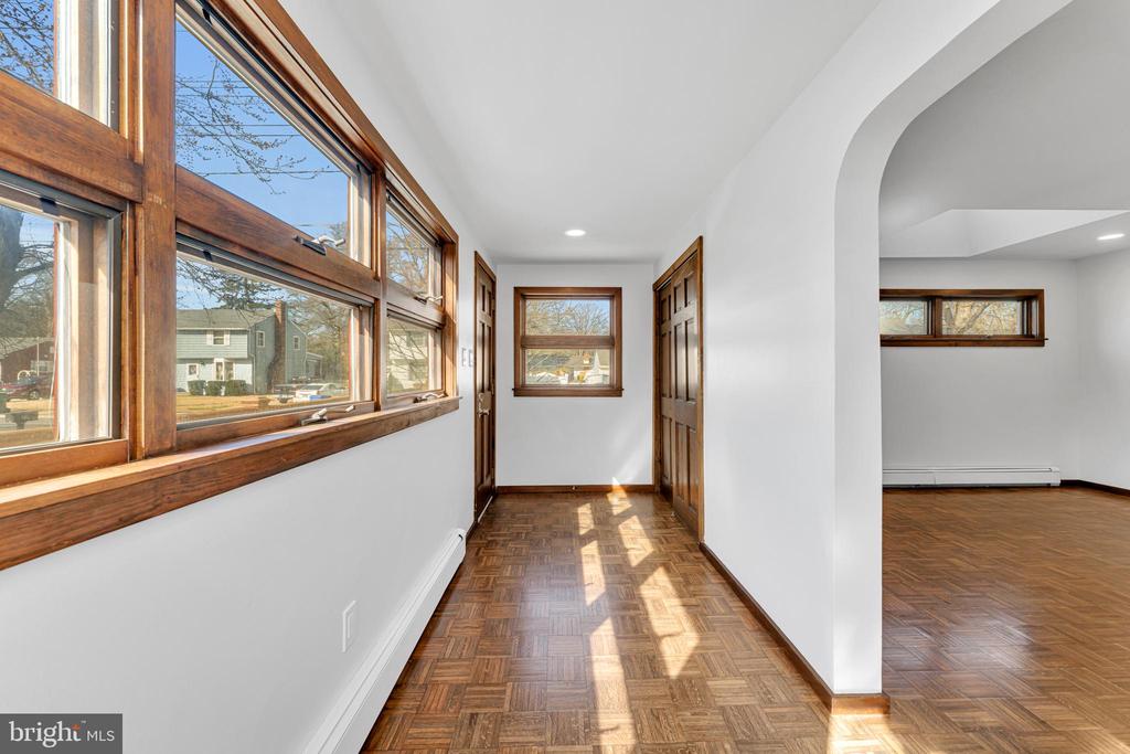 10 COLES AVENUE