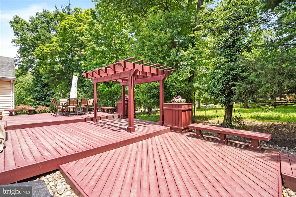 17 Forest Ln