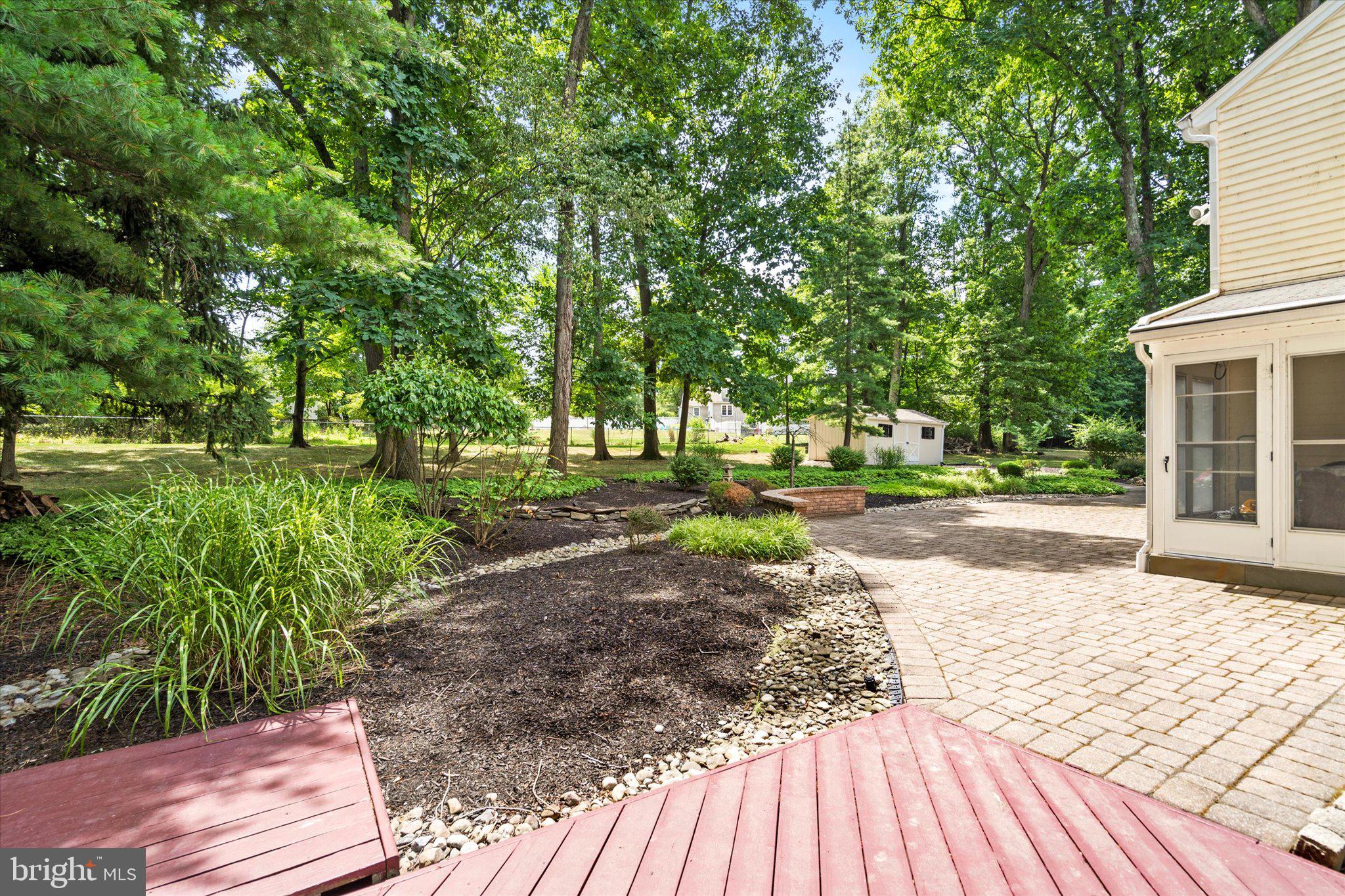 17 Forest Ln