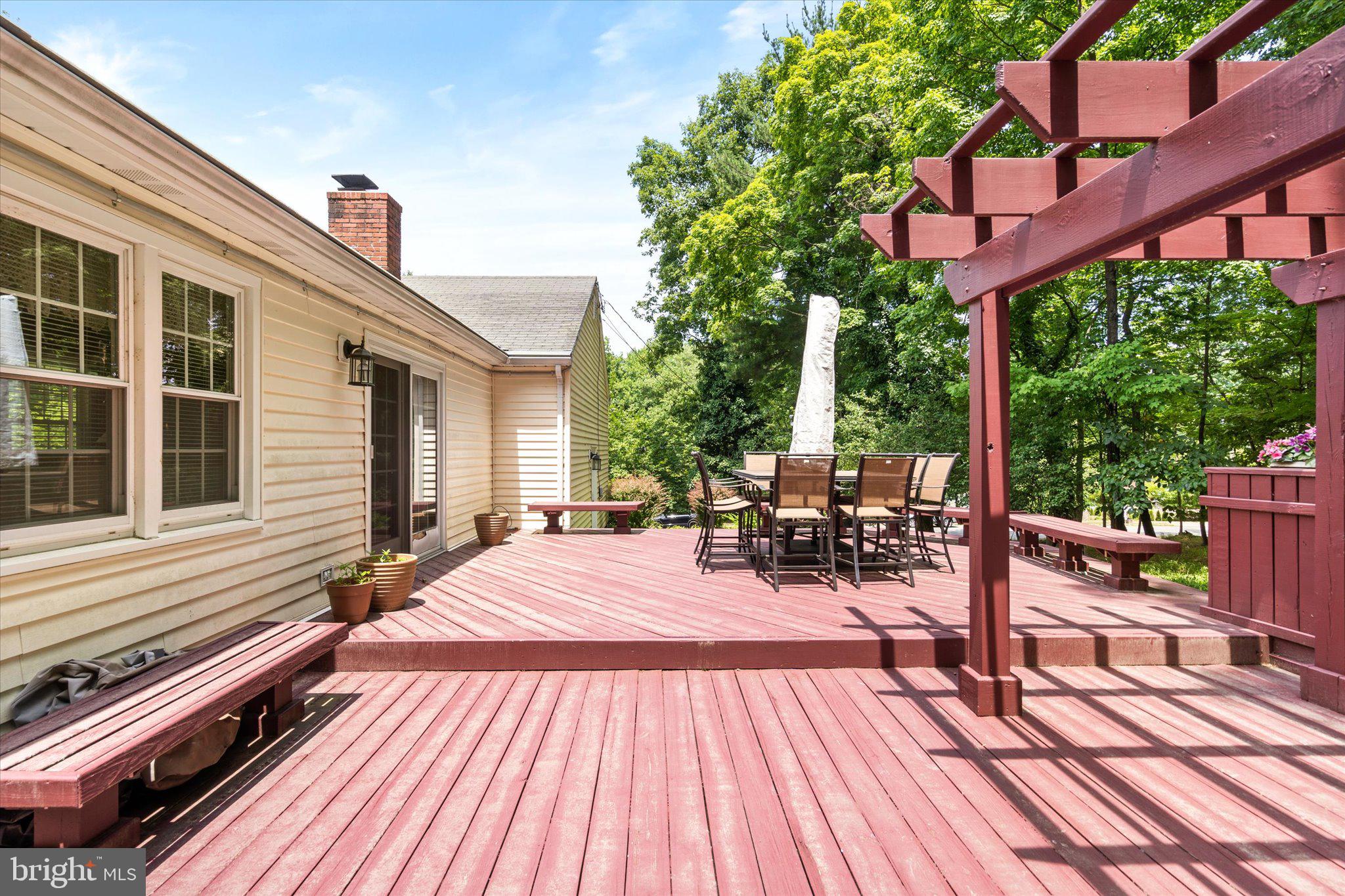 17 Forest Ln