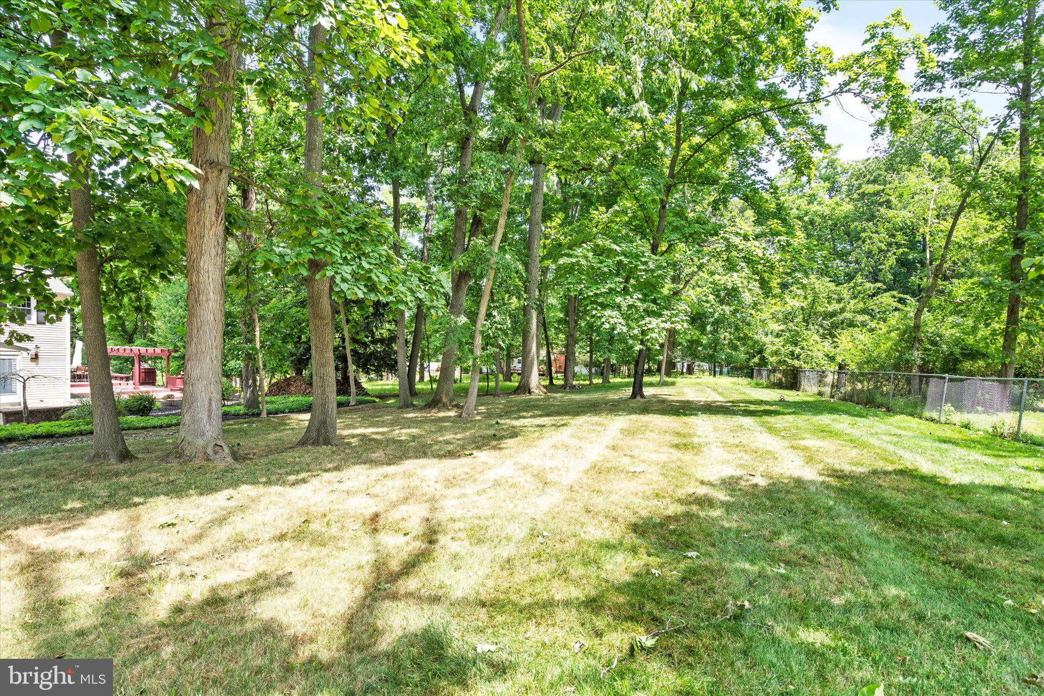 17 Forest Ln
