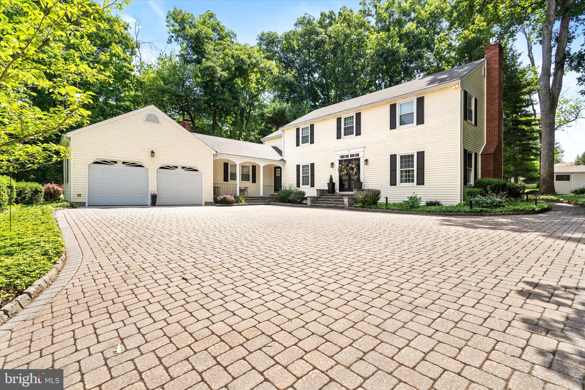 17 Forest Ln