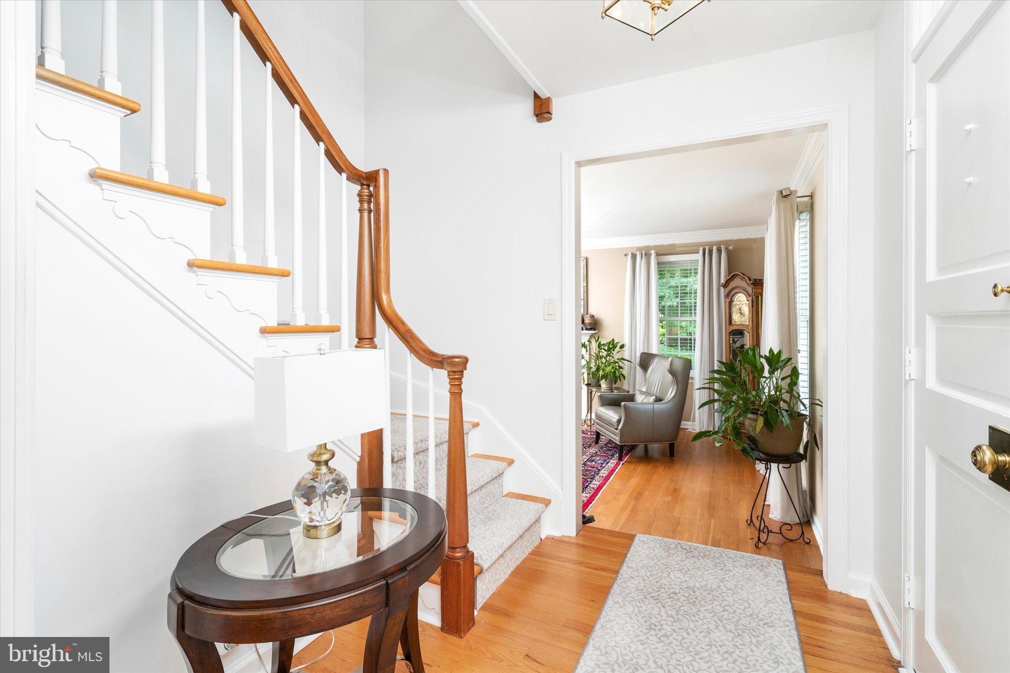 17 Forest Ln