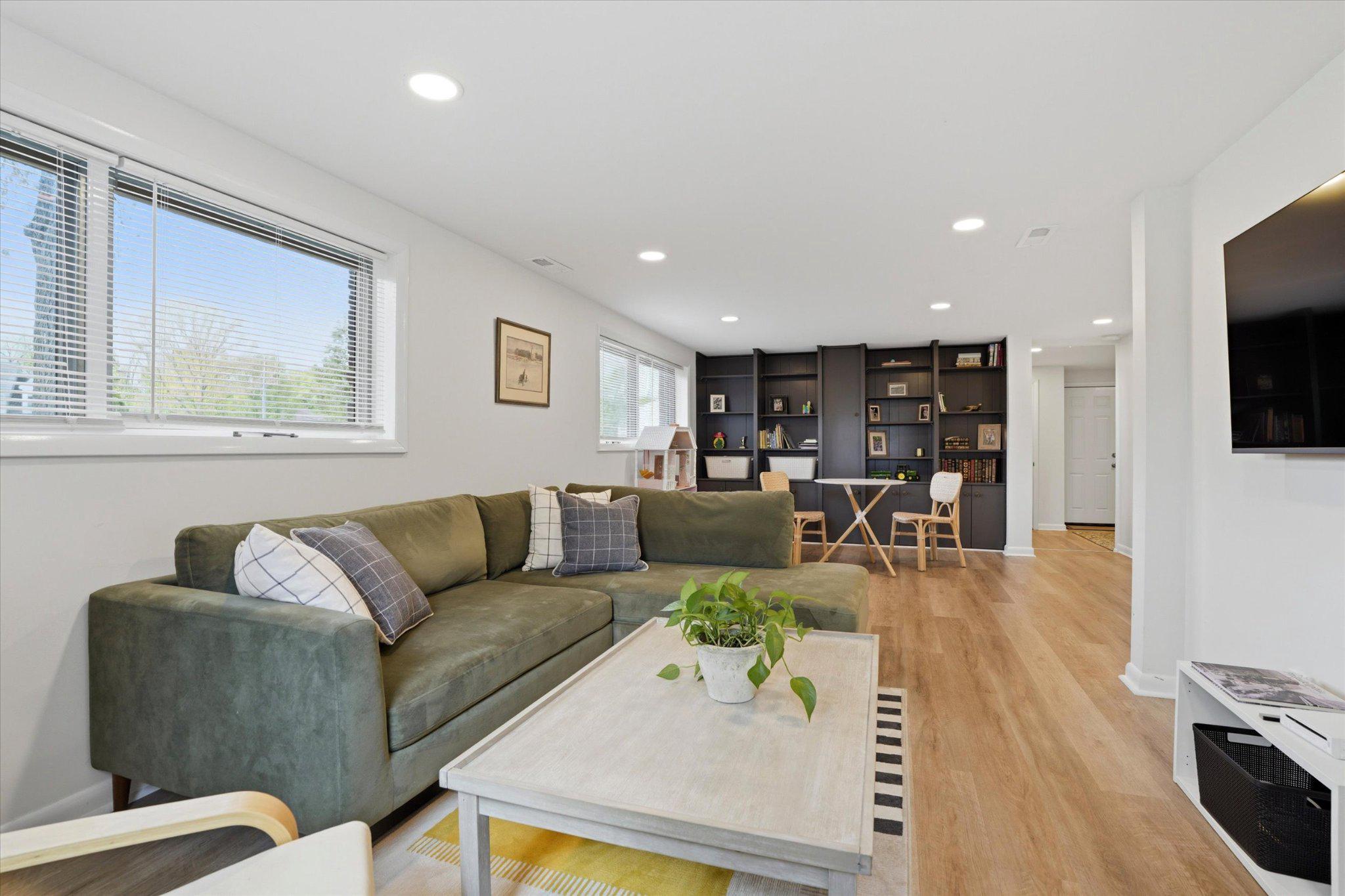 877 E PHILIP DRIVE