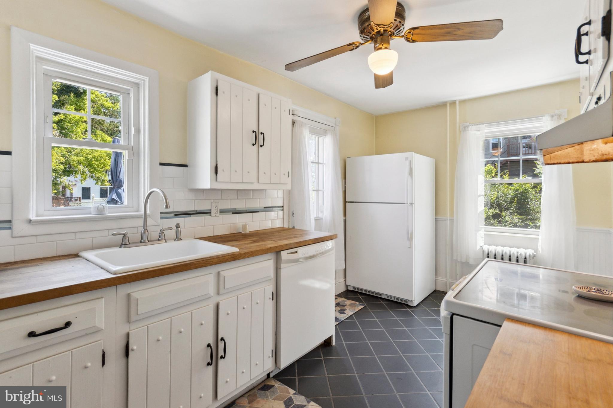 2709 Cedar LANE