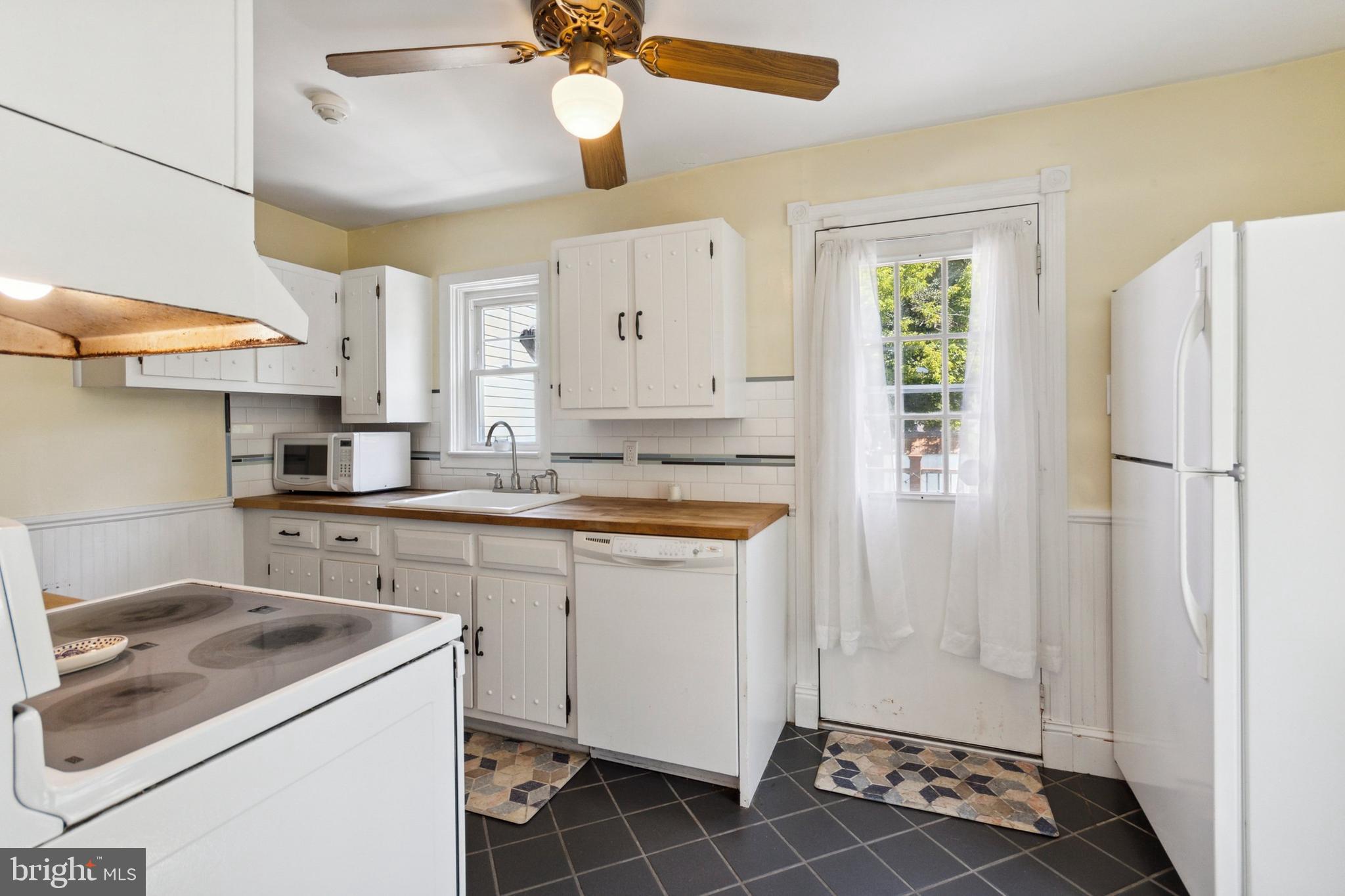 2709 Cedar LANE