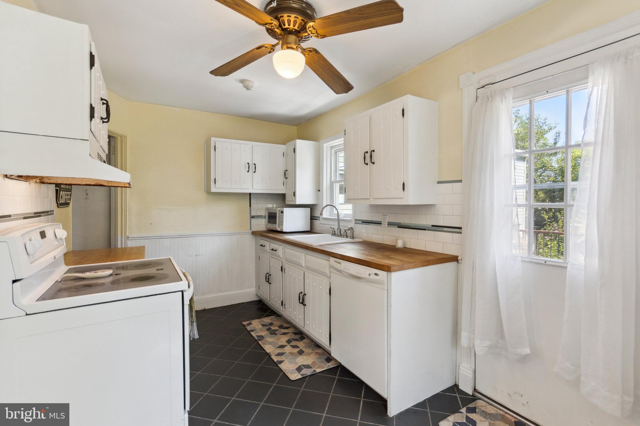 2709 Cedar LANE