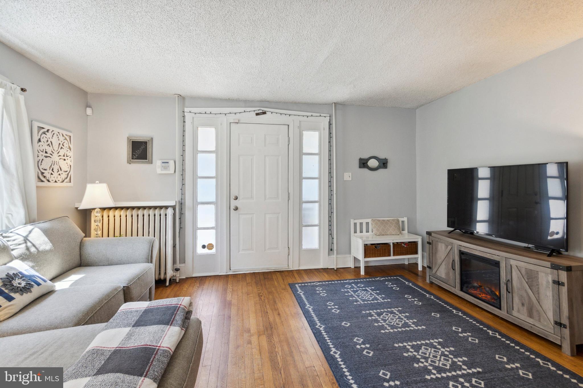 2709 Cedar LANE