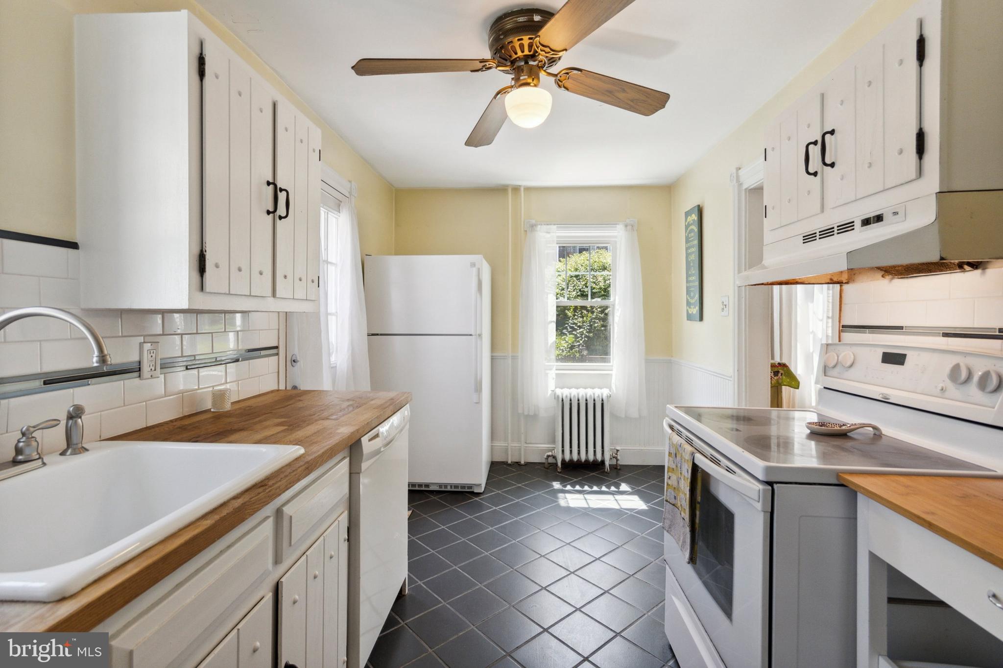 2709 Cedar LANE