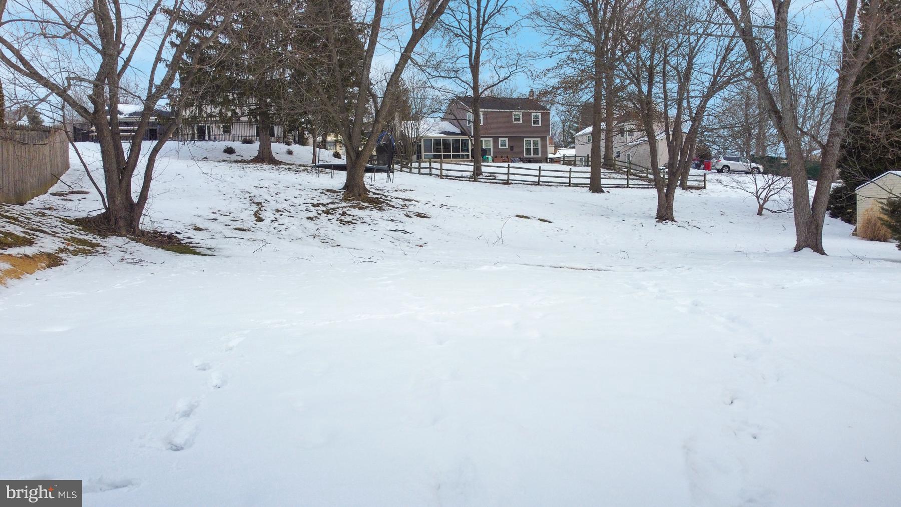 2901 Village Green Ln