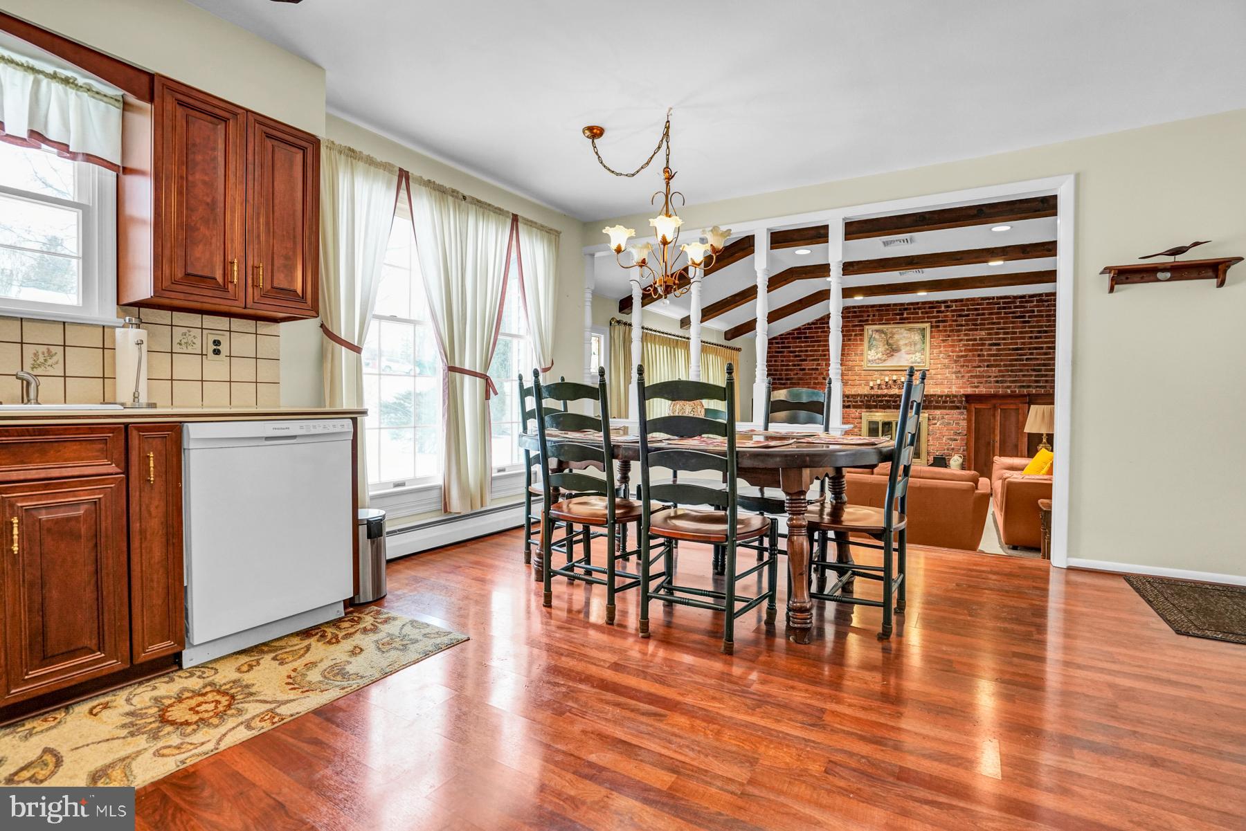 2901 Village Green Ln