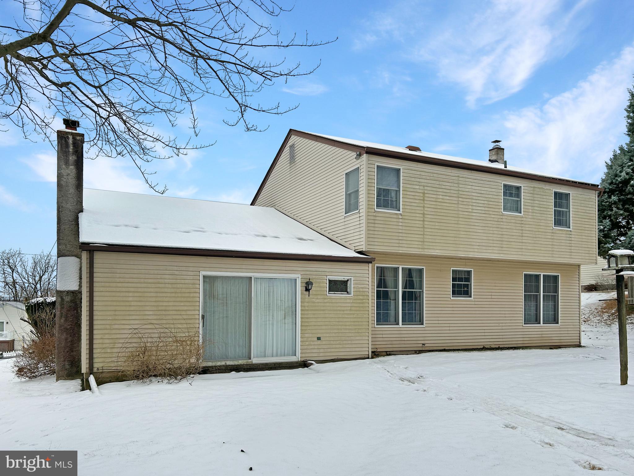 2901 Village Green Ln