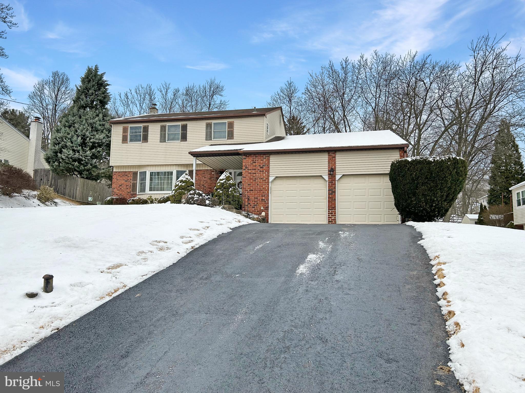 2901 Village Green Ln