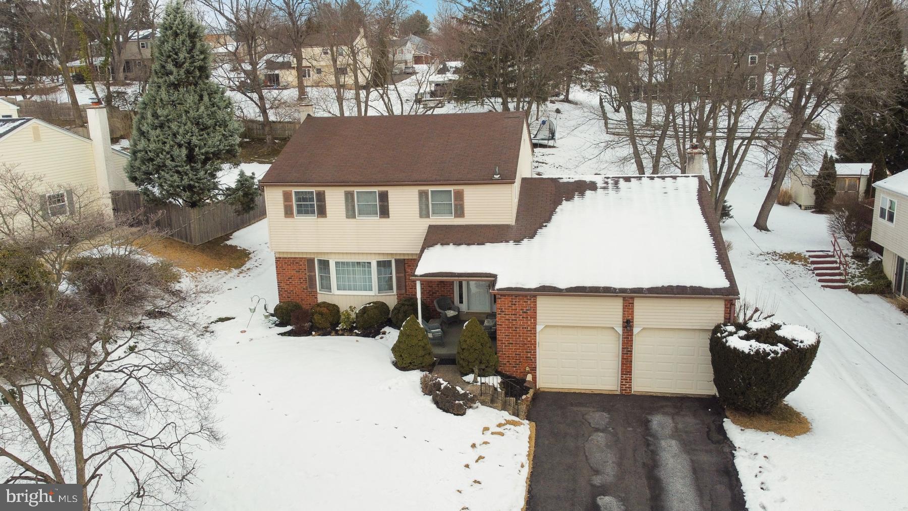 2901 Village Green Ln