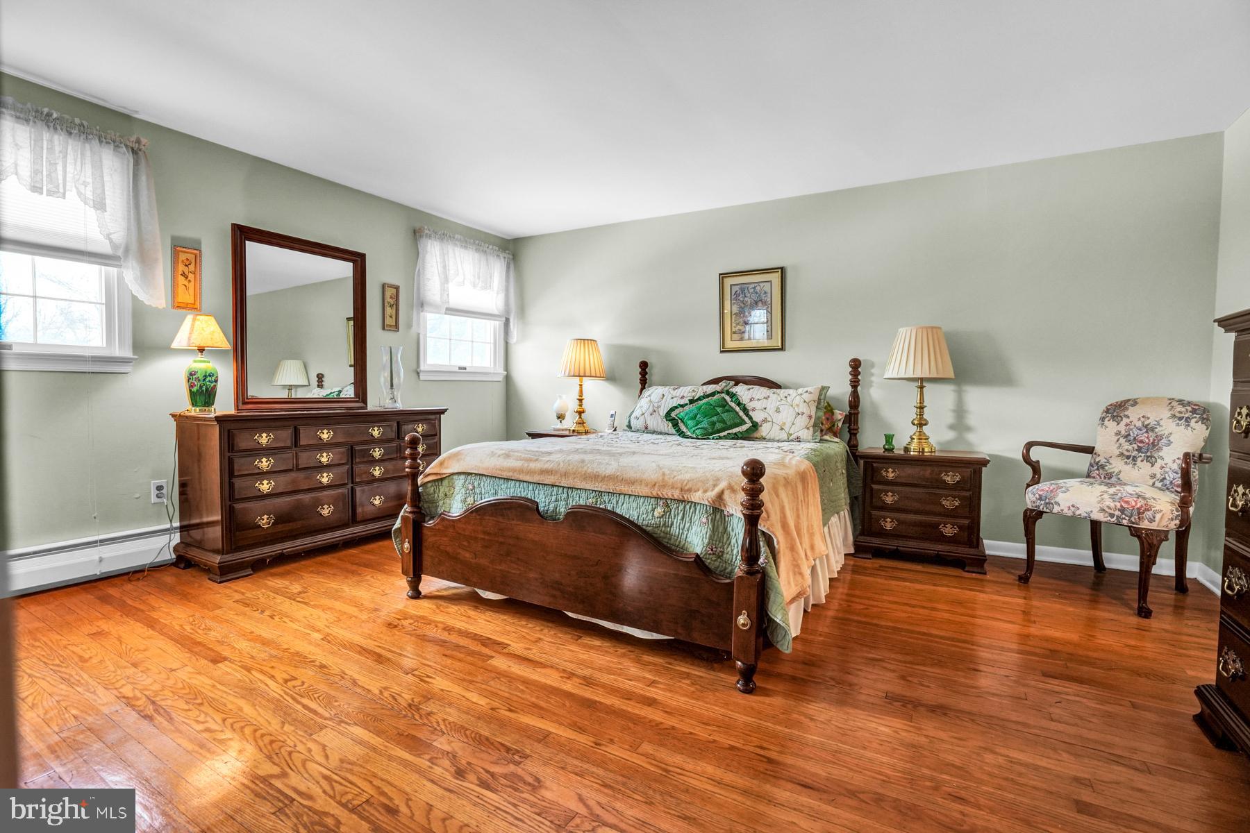 2901 Village Green Ln